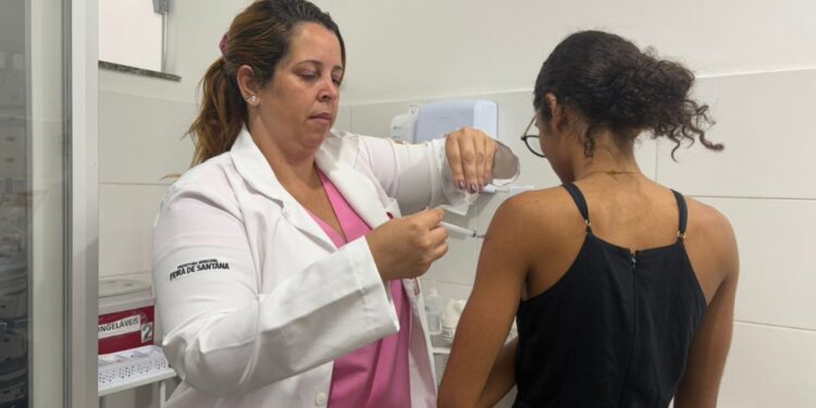 Mais de 2,1 mil jovens já foram vacinados contra o HPV em Feira de Santana em 2026