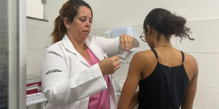 Mais de 2,1 mil jovens já foram vacinados contra o HPV em Feira de Santana em 2026
