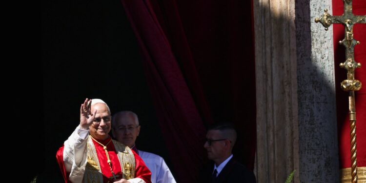 Papa Leão XIV manda mensagem em português em missa de Páscoa no Vaticano