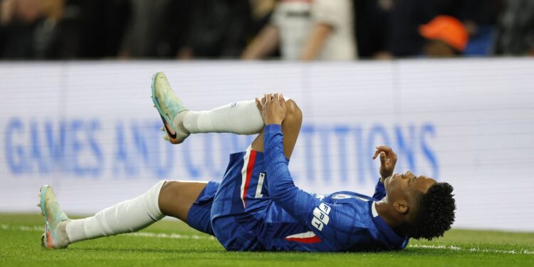 Novos exames indicam lesão grave, e Estêvão planeja viagem ao Brasil para tentar jogar a Copa