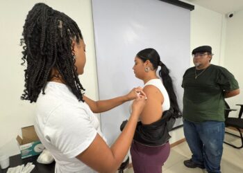 Secretaria Municipal de Saúde vacina colaboradores contra influenza