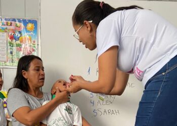 Saúde intensifica atualização da caderneta de vacinação em escolas da rede pública