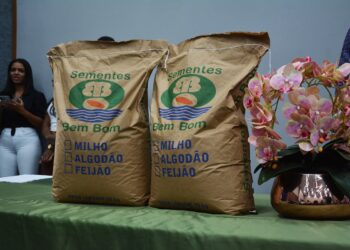 Prefeitura mobiliza frota e inicia entrega de sementes nos oito distritos nesta quarta-feira