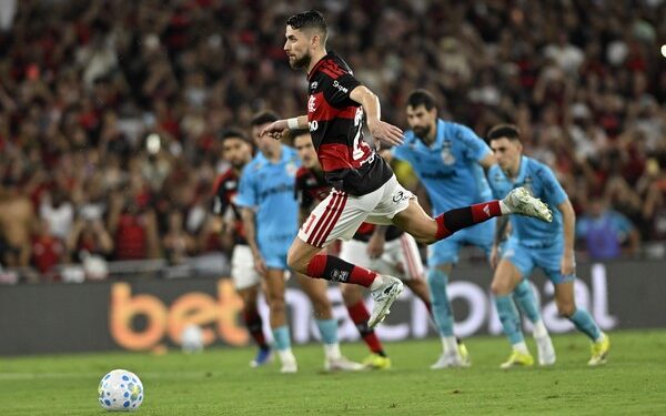 Jorginho tem lesão muscular e é mais um desfalque para o Flamengo na Libertadores