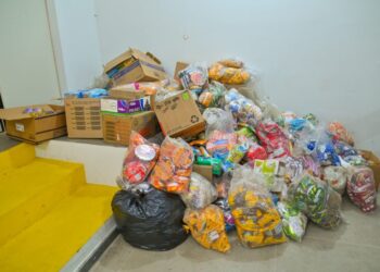 Quase 2 toneladas de alimentos com validade vencida são apreendidos em supermercado na Bahia