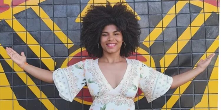 Candidata à Deusa do Ébano e trancista: quem é a mulher morta a facadas por vizinho rejeitado