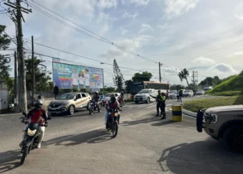SMT mantém agentes no viaduto da Cerb para orientar condutores após mudanças