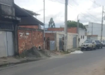 Jovem é executado a tiros enquanto trabalhava em obra no Campo Limpo, em Feira de Santana