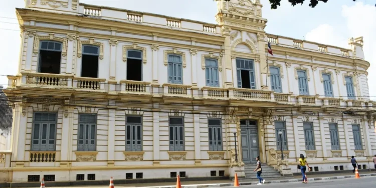 Prefeitura de Feira de Santana divulga lista de professores aptos a receber precatórios do FUNDEF