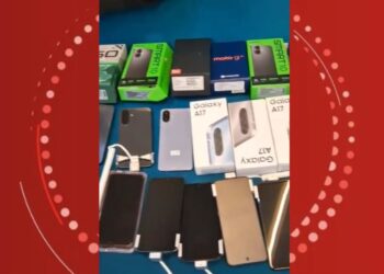 Dupla é presa suspeita de roubar 48 celulares em loja na Bahia; prejuízo ultrapassou R$ 27 mil