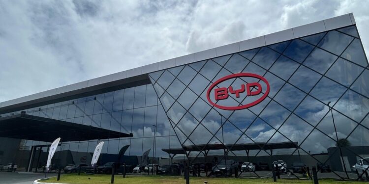 BYD oferece mais de 1,6 mil vagas de emprego em nova fábrica na Bahia