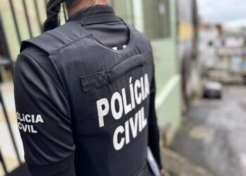 Menina de 11 anos é morta a tiros enquanto brincava na frente de casa na Bahia