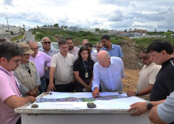 Prefeito visita obras de requalificação da Avenida Artêmia Pires e reforça integração dos serviços