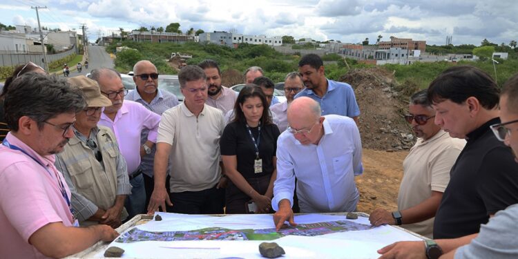 Prefeito visita obras de requalificação da Avenida Artêmia Pires e reforça integração dos serviços