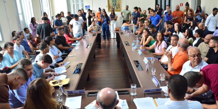 Prefeitura de Feira empossa 51 novos agentes de combate às endemias