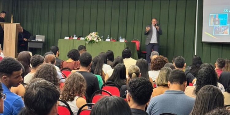PROCON e OAB debatem Direito do Consumidor com estudantes de Direito
