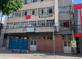 INSS aciona Justiça após ocupação de prédio por famílias em Feira de Santana