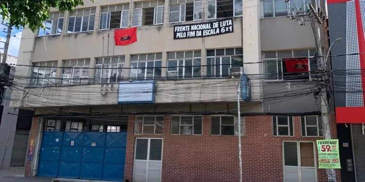 INSS aciona Justiça após ocupação de prédio por famílias em Feira de Santana
