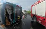 Ônibus que levava funcionários para o Polo Industrial tomba em rodovia na Bahia; uma pessoa morreu