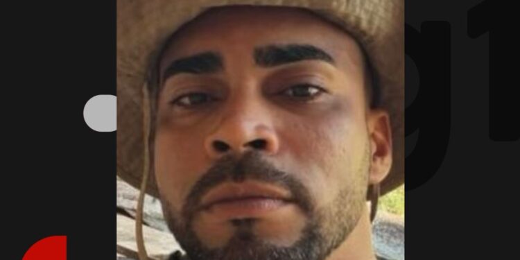 Dono de oficina é morto dentro de casa após criminosos invadirem condomínio na Bahia; filhas presenciaram crime