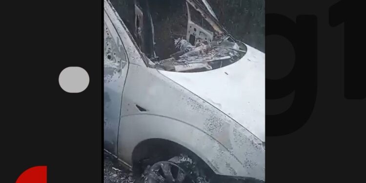 Corpo carbonizado é encontrado dentro de carro no sudoeste da Bahia
