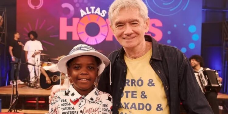 Cantor mirim baiano Ruan Vitor “Vaqueirinho” participa do Altas Horas ao lado de João Gomes