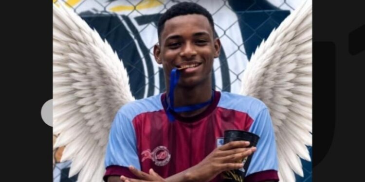 Jovem de 19 anos é morto em ação policial em Salvador; família foi feita refém e diz que garoto tentou proteger a mãe