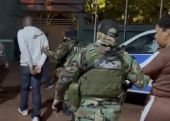 Homem apontado como chefe de facção criminosa em bairro de Salvador e companheira são presos na Bolívia; dupla vivia em casa de luxo avaliada em R$ 6 mi