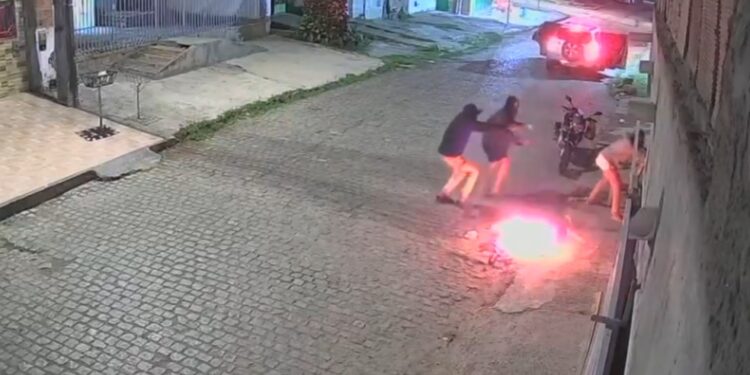 Quatro pessoas são baleadas em ataques a tiros em menos de 3 horas na segunda maior cidade da Bahia
