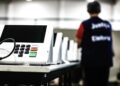 Eleitor tem até quarta-feira (6) para tirar título e votar em outubro