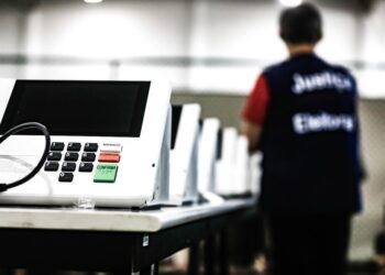 Eleitor tem até quarta-feira (6) para tirar título e votar em outubro