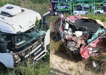 Colisão frontal entre carreta e carro deixa motorista preso às ferragens na BR-101