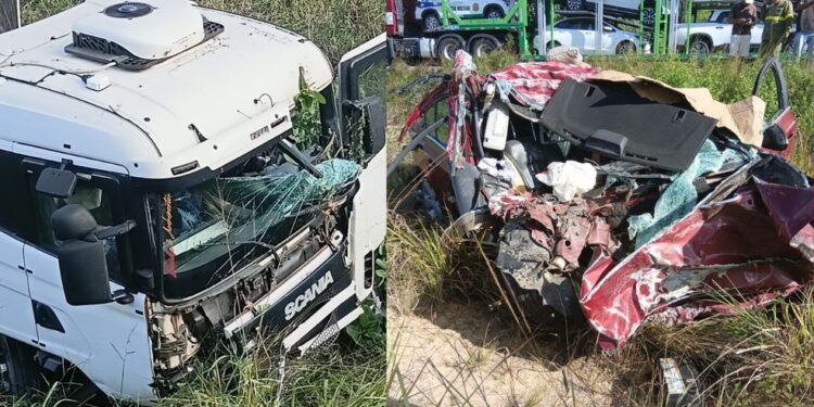 Colisão frontal entre carreta e carro deixa motorista preso às ferragens na BR-101