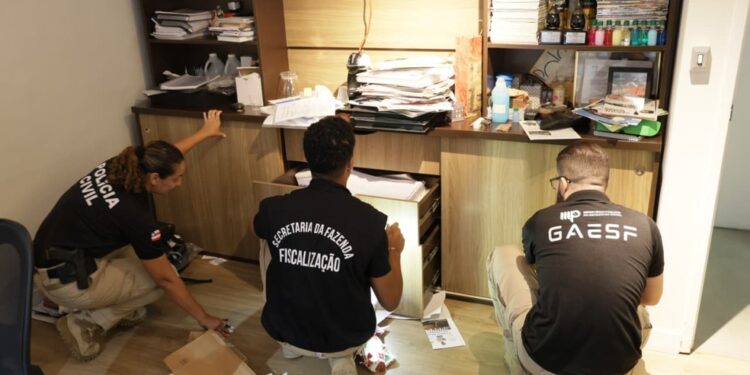 Servidor da Sefaz é preso por suspeita de sonegar R$ 400 milhões no setor de combustíveis; esquema tem ligação com PCC