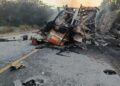Acidente na BR-251: ônibus e carreta pegam fogo e deixam oito mortos em MG