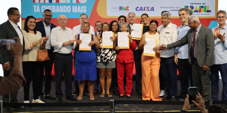 Regularização fundiária contempla 458 famílias do bairro Rocinha