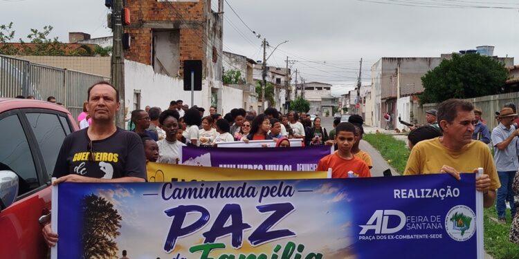 Caminhada pela Família reúne comunidade e reforça combate à violência contra a mulher em Feira de Santana
