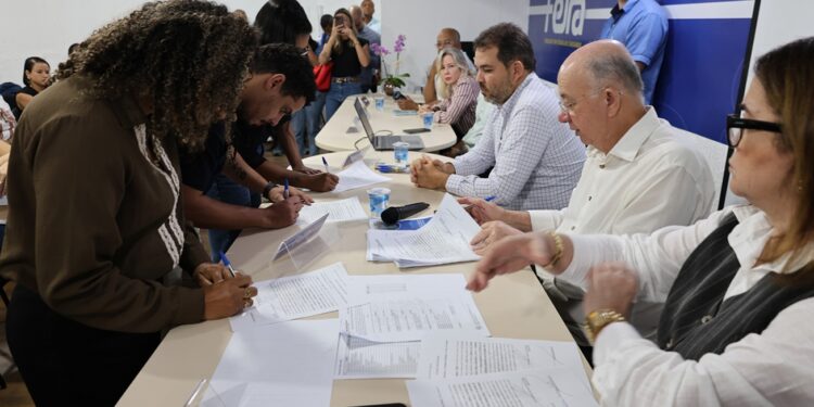 Semana começa com 58 novos servidores públicos tomando posse na Prefeitura de Feira