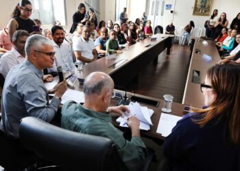 Prefeitura empossa mais 59 professores e reforça meta de zerar falta de docentes nas salas de aula