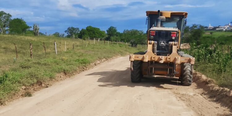 Manutenção de estradas garante boa acessibilidade à zona rural de Feira durante festejos juninos