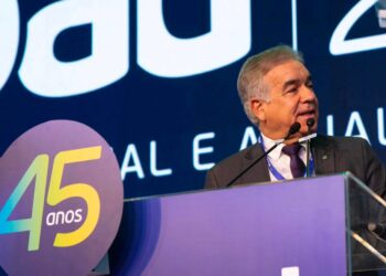 Zé Neto defende reforma tributária e economia nacional em evento do setor de distribuição