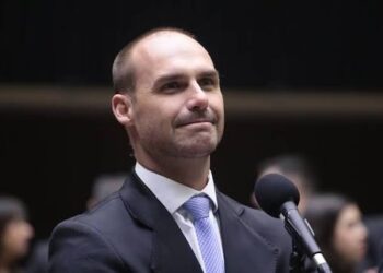 STF condena Eduardo Bolsonaro a 4 anos e 2 meses de prisão por coação em processo sobre trama golpista