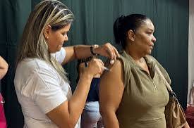 Vacinação contra influenza ganha reforço em Feira e alcança 873 pessoas no fim de semana