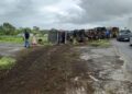 Motorista fica ferido e trecho da BR-324 é parcialmente interditado após acidente com carreta na Bahia