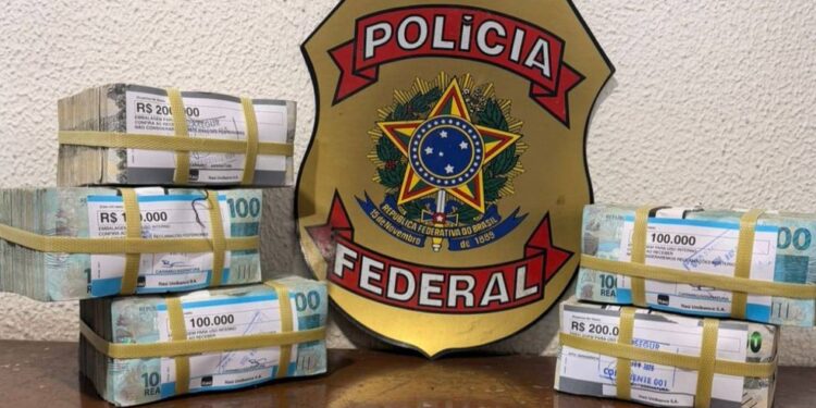 Suspeito de lavagem de dinheiro é preso com R$ 700 mil em espécie na Bahia