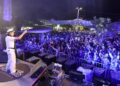 Alcymar Monteiro homenageia Carlos Pitta e emociona público na abertura do show em Jaíba