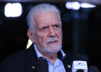PF intima senador Jaques Wagner a depor sobre caso Master
