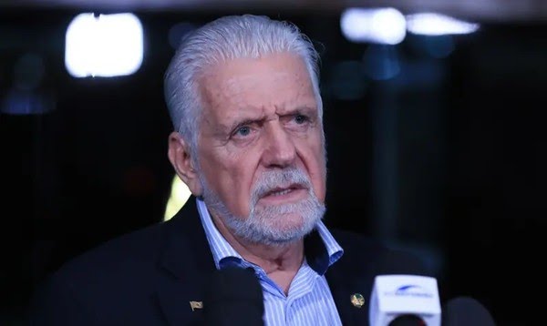 PF intima senador Jaques Wagner a depor sobre caso Master