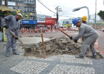 Iniciada reforma da Praça dos Sapateiros