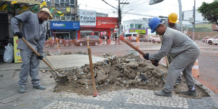 Iniciada reforma da Praça dos Sapateiros